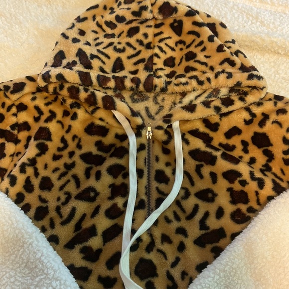Cheetah & White Quarter zip hoodie - Picture 2 of 3